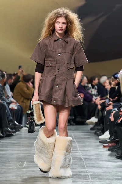 Look 23
